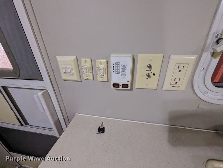 image for item LF9553 2005 Cherokee  camper