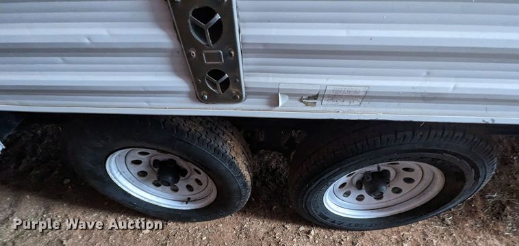 image for item LF9553 2005 Cherokee  camper