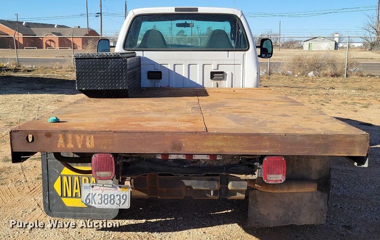 image for item LG9447 2000 Ford F450 Super Duty  flatbed truck