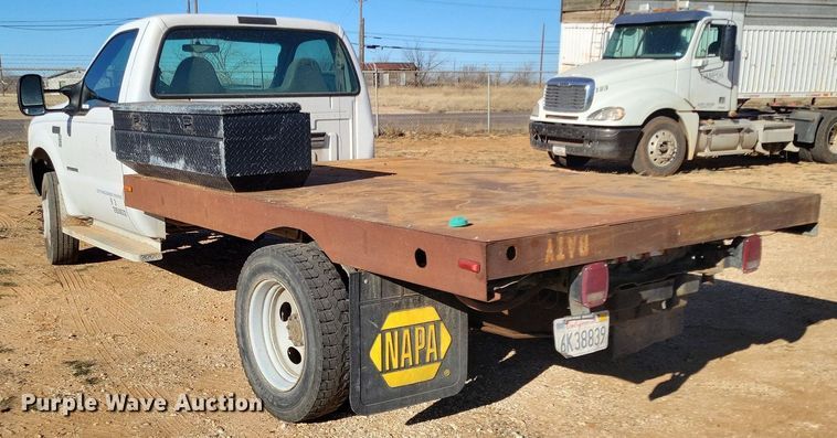 image for item LG9447 2000 Ford F450 Super Duty  flatbed truck