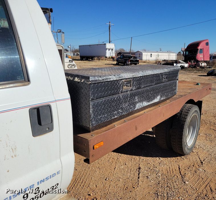 image for item LG9447 2000 Ford F450 Super Duty  flatbed truck