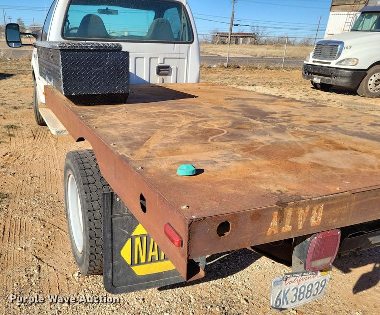 image for item LG9447 2000 Ford F450 Super Duty  flatbed truck