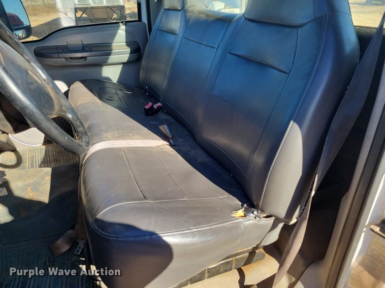 image for item LG9447 2000 Ford F450 Super Duty  flatbed truck