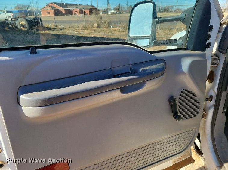 image for item LG9447 2000 Ford F450 Super Duty  flatbed truck