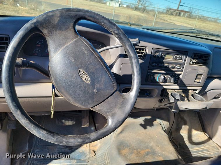 image for item LG9447 2000 Ford F450 Super Duty  flatbed truck