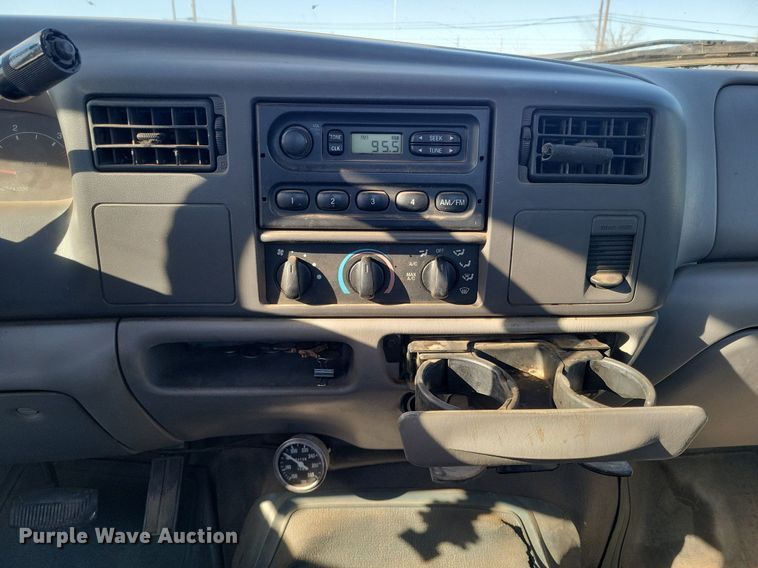 image for item LG9447 2000 Ford F450 Super Duty  flatbed truck