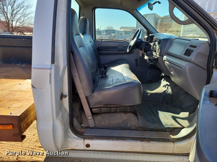 image for item LG9447 2000 Ford F450 Super Duty  flatbed truck