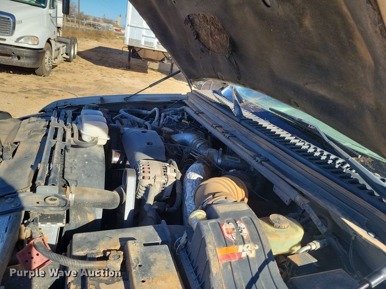 image for item LG9447 2000 Ford F450 Super Duty  flatbed truck