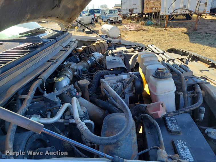 image for item LG9447 2000 Ford F450 Super Duty  flatbed truck