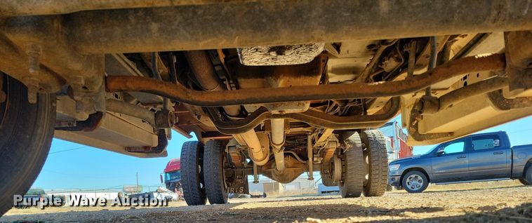 image for item LG9447 2000 Ford F450 Super Duty  flatbed truck