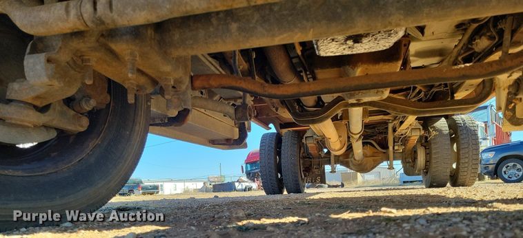 image for item LG9447 2000 Ford F450 Super Duty  flatbed truck