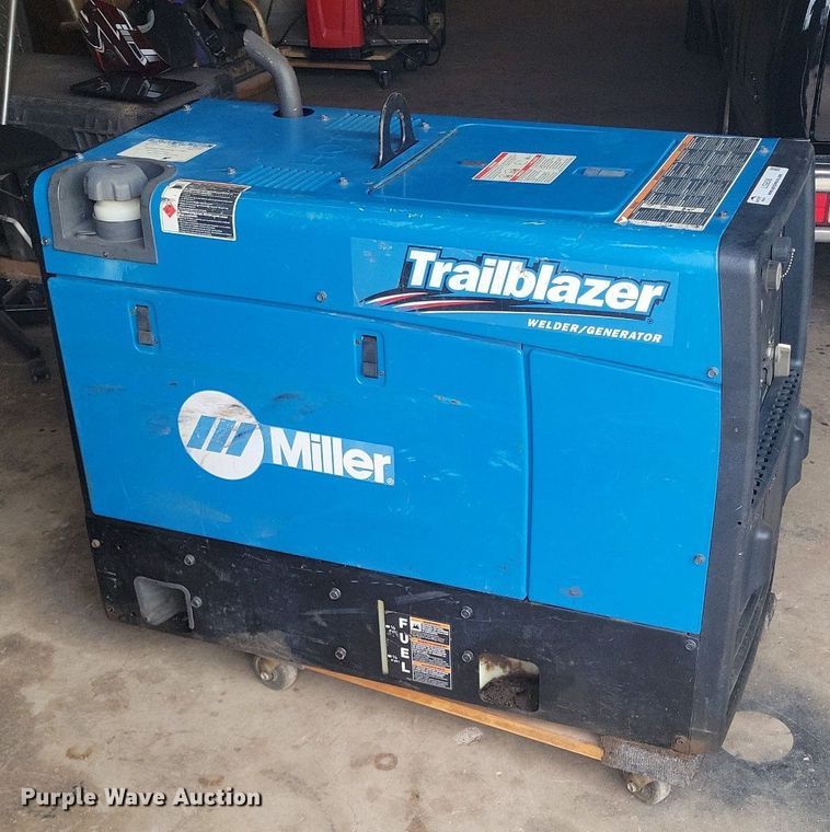 image for item LG9505 Miller Trailblazer 325 EFI  welder/generator