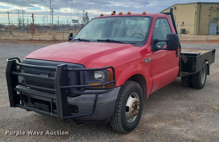 image for item LG9506 2005 Ford F350 Super Duty  flatbed pickup truck