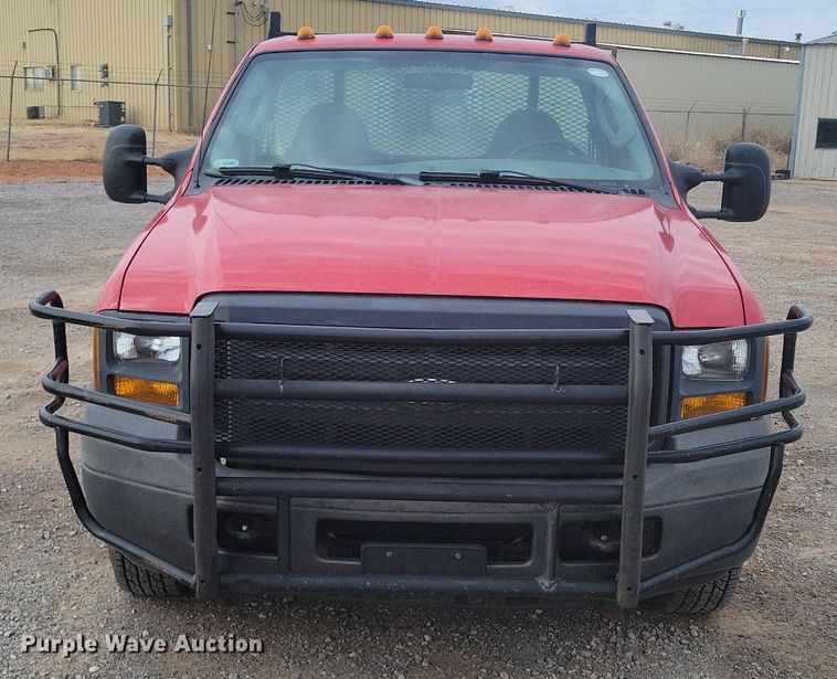 image for item LG9506 2005 Ford F350 Super Duty  flatbed pickup truck