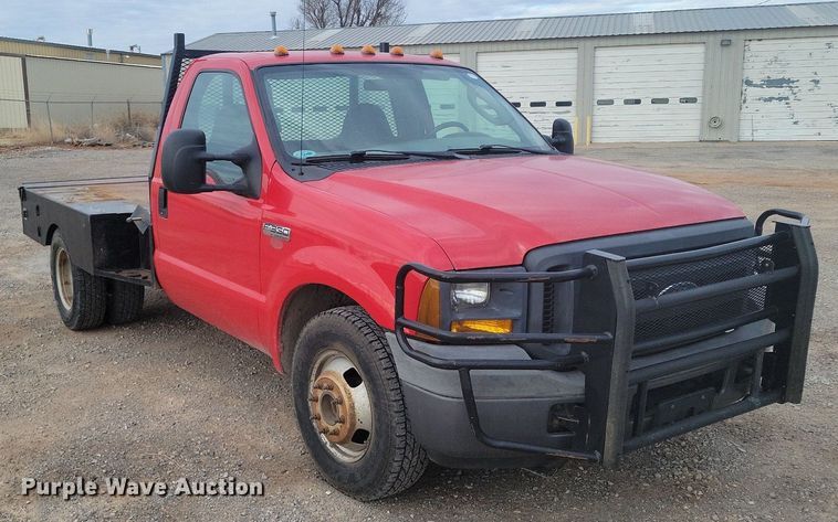image for item LG9506 2005 Ford F350 Super Duty  flatbed pickup truck