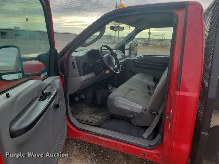 image for item LG9506 2005 Ford F350 Super Duty  flatbed pickup truck