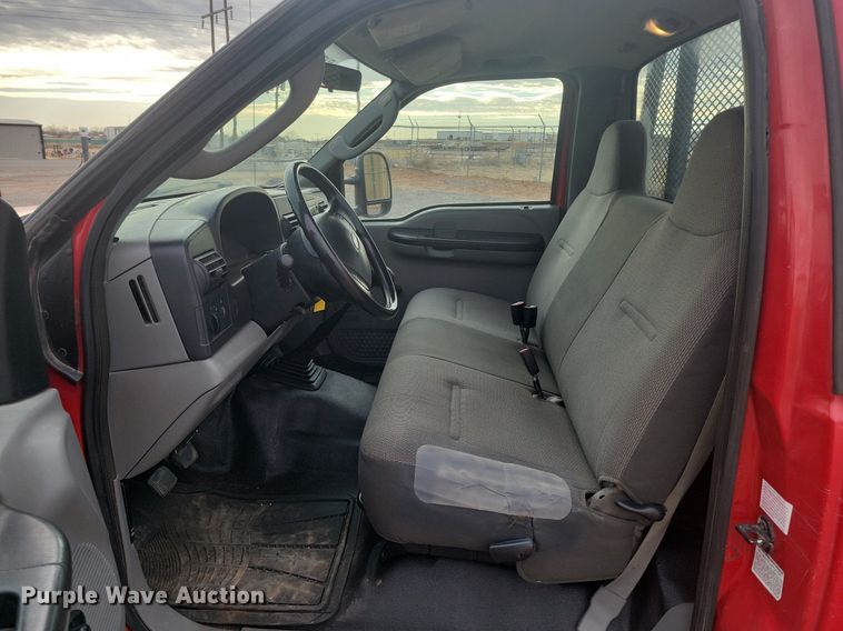 image for item LG9506 2005 Ford F350 Super Duty  flatbed pickup truck