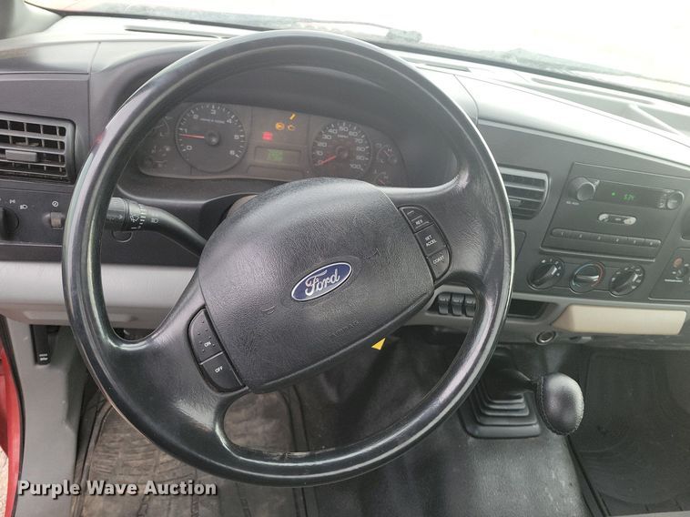 image for item LG9506 2005 Ford F350 Super Duty  flatbed pickup truck