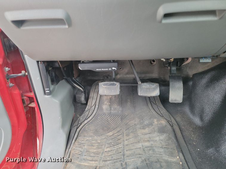 image for item LG9506 2005 Ford F350 Super Duty  flatbed pickup truck