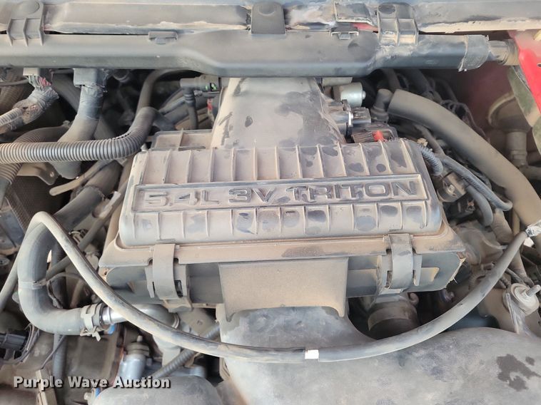 image for item LG9506 2005 Ford F350 Super Duty  flatbed pickup truck