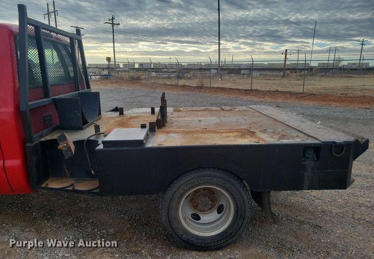 image for item LG9506 2005 Ford F350 Super Duty  flatbed pickup truck