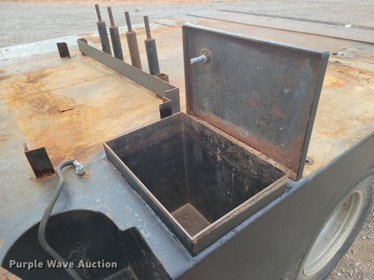 image for item LG9506 2005 Ford F350 Super Duty  flatbed pickup truck