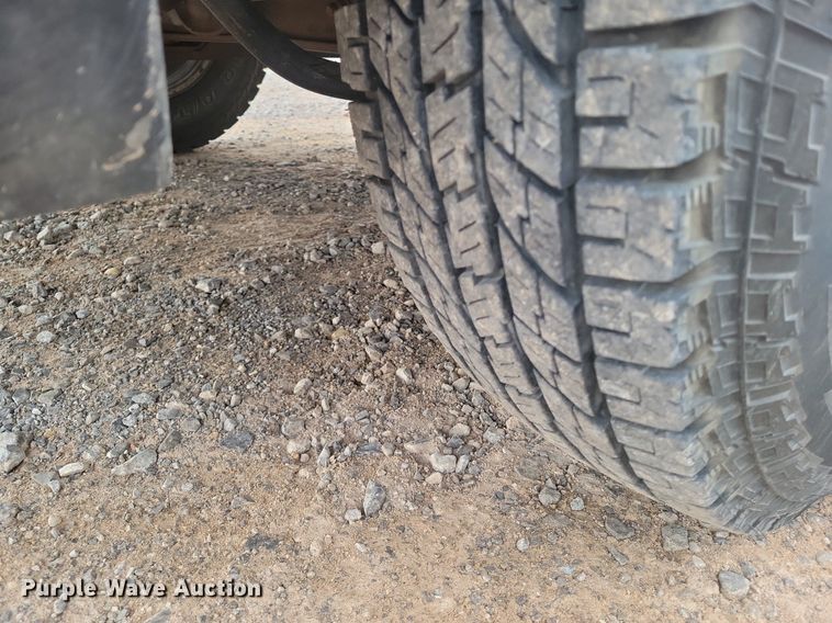 image for item LG9506 2005 Ford F350 Super Duty  flatbed pickup truck