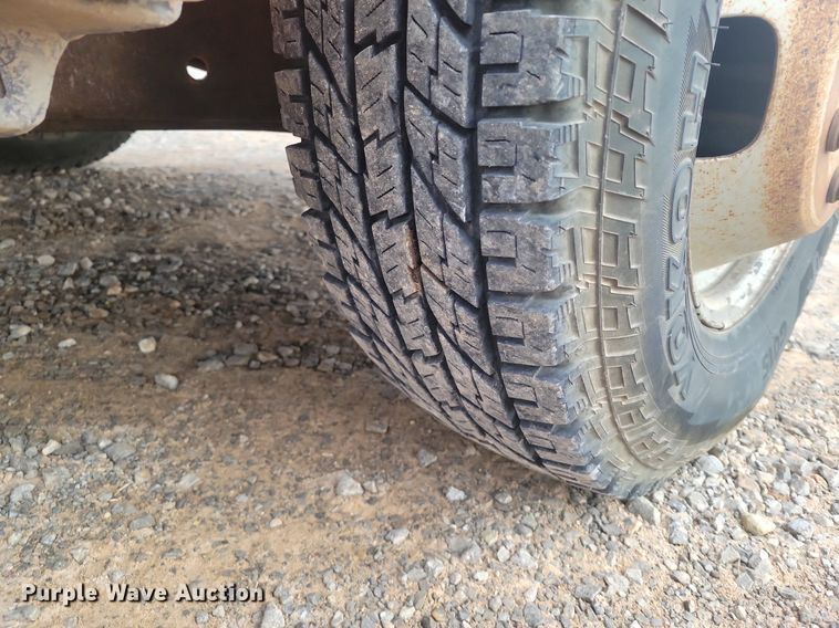 image for item LG9506 2005 Ford F350 Super Duty  flatbed pickup truck