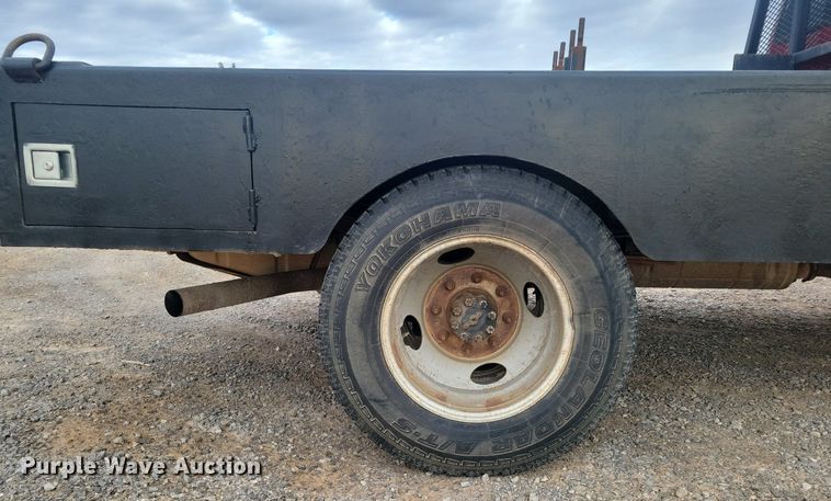 image for item LG9506 2005 Ford F350 Super Duty  flatbed pickup truck