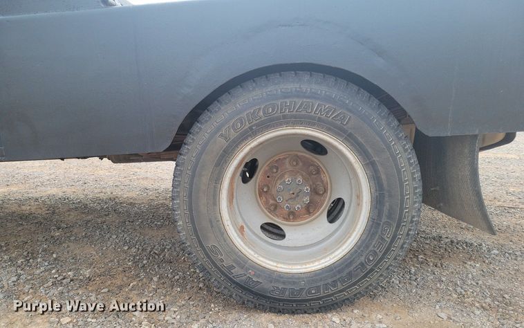 image for item LG9506 2005 Ford F350 Super Duty  flatbed pickup truck