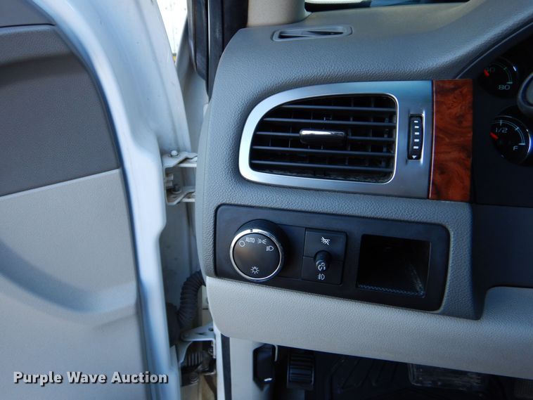 image for item LI9058 2007  Chevrolet Suburban LT  SUV