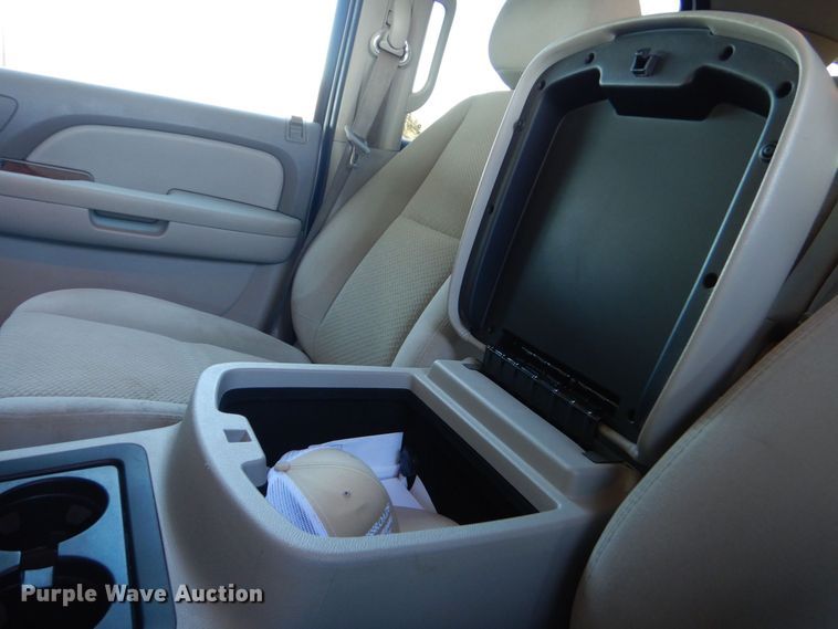 image for item LI9058 2007  Chevrolet Suburban LT  SUV