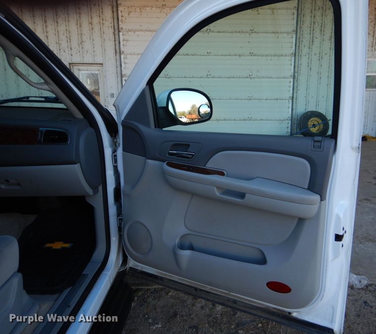 image for item LI9058 2007  Chevrolet Suburban LT  SUV