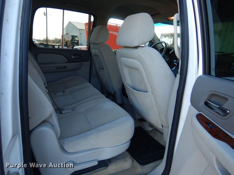 image for item LI9058 2007  Chevrolet Suburban LT  SUV