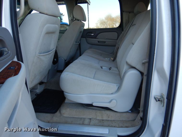 image for item LI9058 2007  Chevrolet Suburban LT  SUV