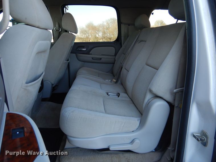 image for item LI9058 2007  Chevrolet Suburban LT  SUV