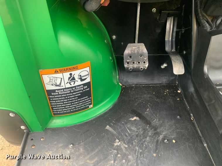 image for item LI9062 2017 John Deere XUV 825i Gator  utility vehicle