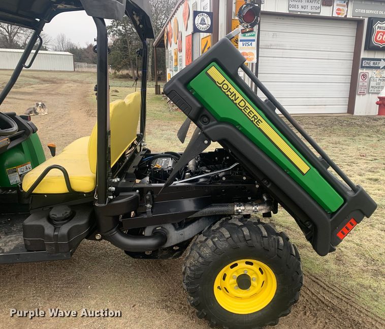 image for item LI9062 2017 John Deere XUV 825i Gator  utility vehicle