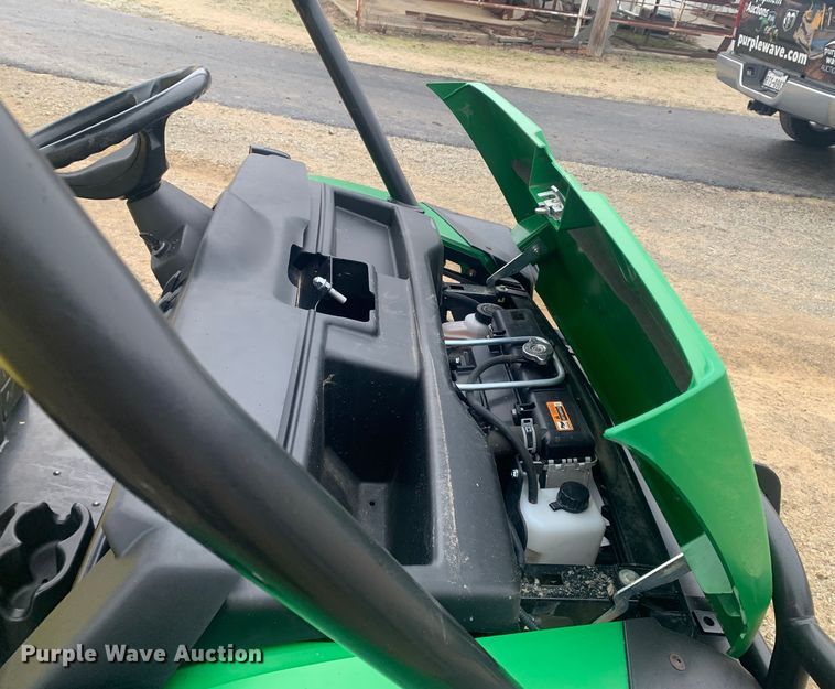 image for item LI9062 2017 John Deere XUV 825i Gator  utility vehicle