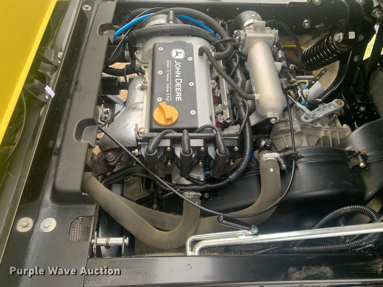 image for item LI9062 2017 John Deere XUV 825i Gator  utility vehicle