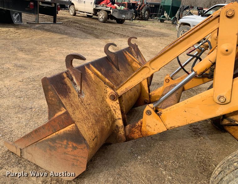 image for item LI9082 Case 480F  landscape tractor