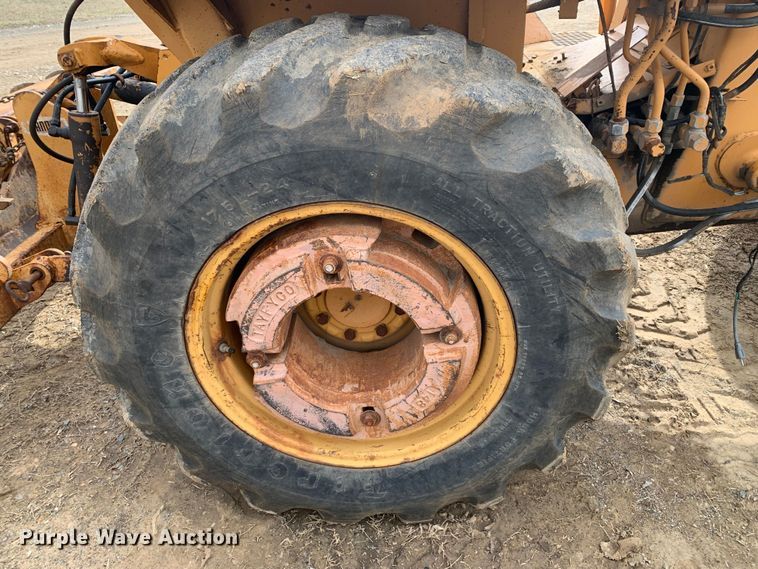 image for item LI9082 Case 480F  landscape tractor