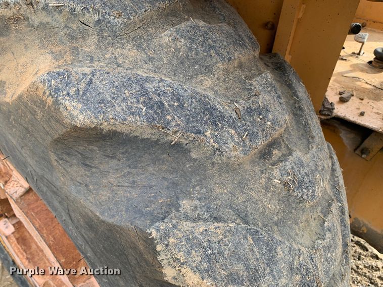 image for item LI9082 Case 480F  landscape tractor