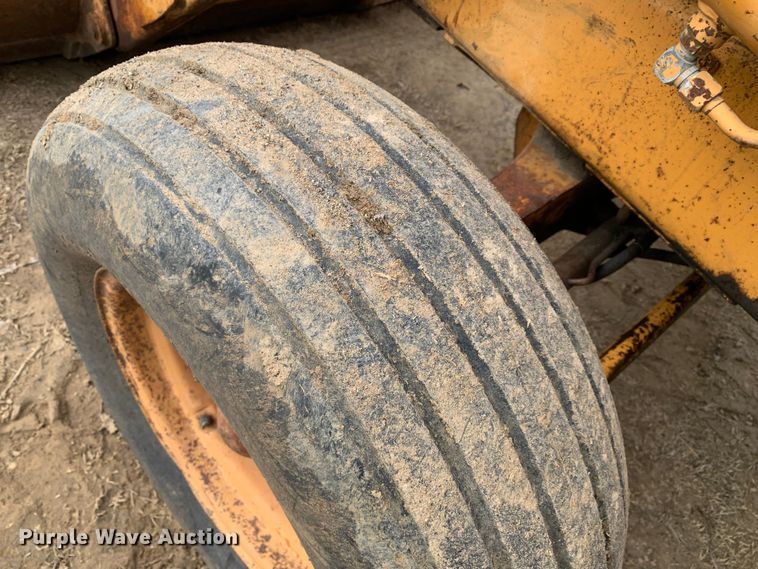 image for item LI9082 Case 480F  landscape tractor