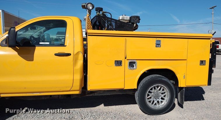 image for item LK9275 2016 Chevrolet Silverado 3500HD  utility bed pickup truck