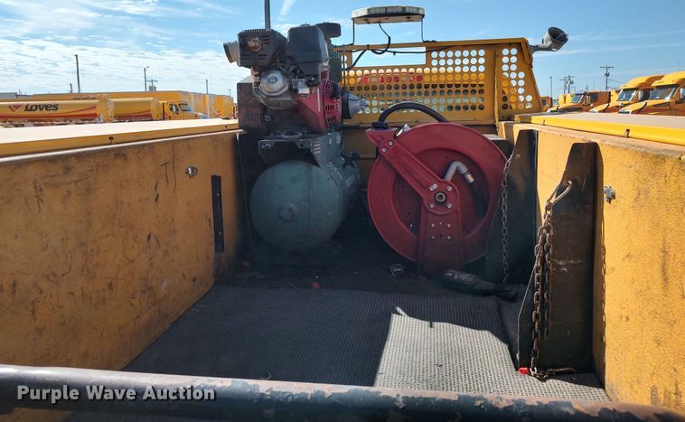 image for item LK9275 2016 Chevrolet Silverado 3500HD  utility bed pickup truck