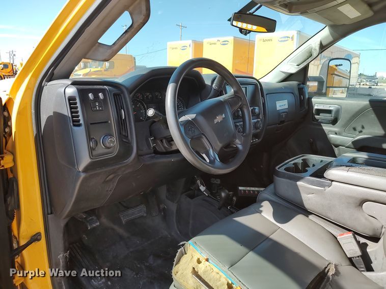 image for item LK9275 2016 Chevrolet Silverado 3500HD  utility bed pickup truck