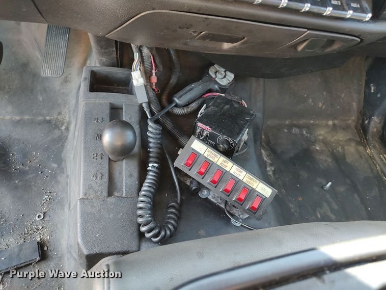 image for item LK9275 2016 Chevrolet Silverado 3500HD  utility bed pickup truck