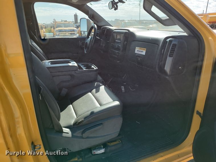 image for item LK9275 2016 Chevrolet Silverado 3500HD  utility bed pickup truck