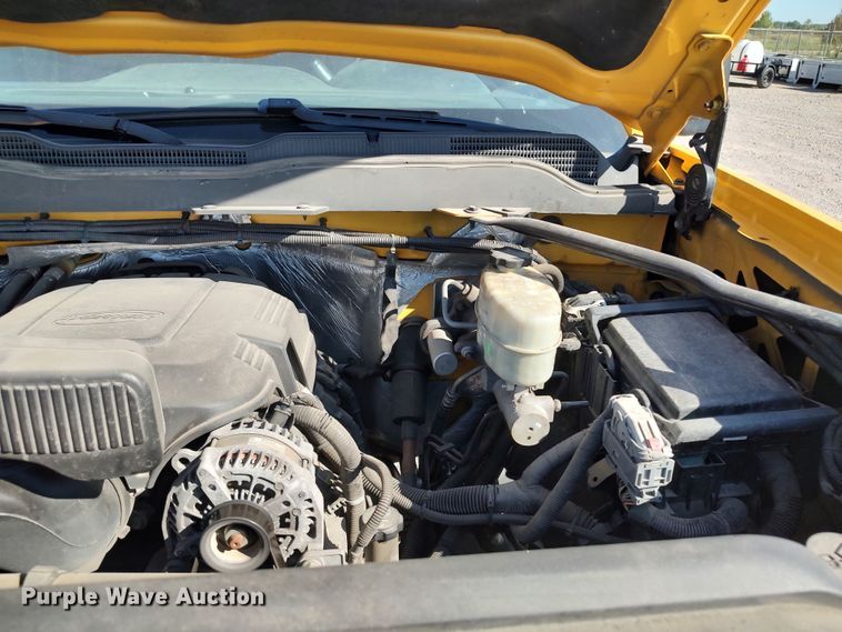 image for item LK9275 2016 Chevrolet Silverado 3500HD  utility bed pickup truck